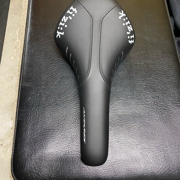 Fizik Antares Black Bicycle Saddle - Picture 3 of 3
